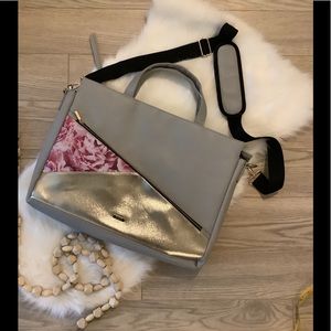 Typo patterned messenger bag❤️❤️❤️❤️